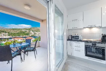 Dubrovnik 2-Bedroom Apartment with Sea View