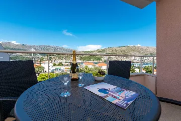 Dubrovnik 2-Bedroom Apartment with Sea View