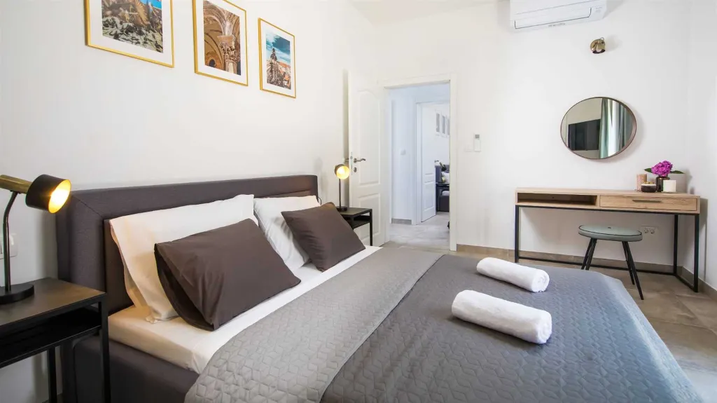 Zaton 3-Bedroom Villa for 6 with Sea View