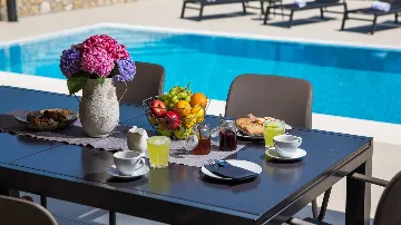 Zaton 3-Bedroom Villa for 6 with Sea View