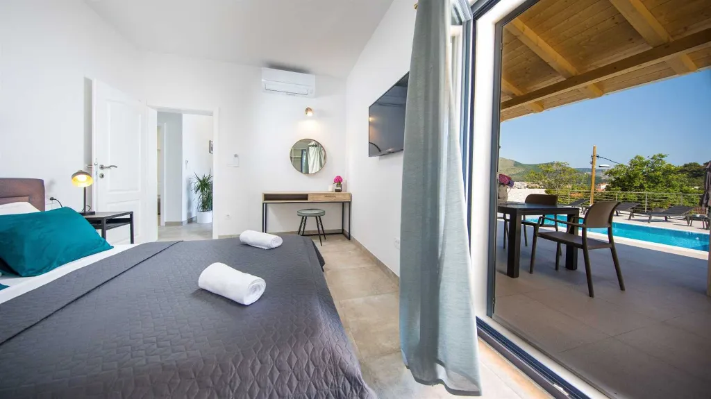 Zaton 3-Bedroom Villa for 6 with Sea View
