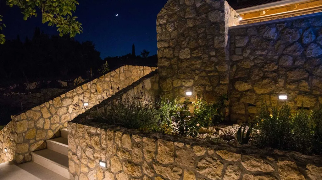 Zaton 3-Bedroom Villa for 6 with Sea View