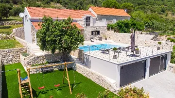 Zaton 3-Bedroom Villa for 6 with Sea View