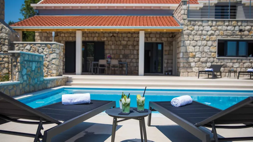 Zaton 3-Bedroom Villa for 6 with Sea View