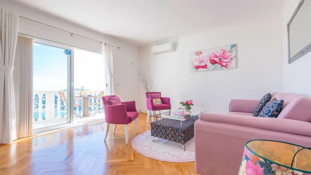 2-Bedroom Apartment with Sea Views in Dubrovnik