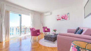 2-Bedroom Apartment with Sea Views in Dubrovnik