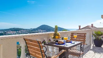 2-Bedroom Apartment with Sea Views in Dubrovnik