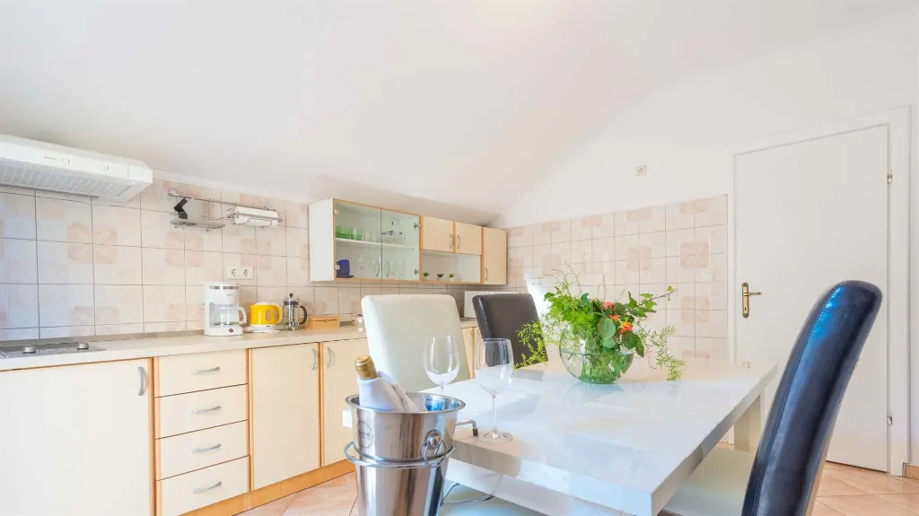 2-Bedroom Apartment with Sea Views in Dubrovnik