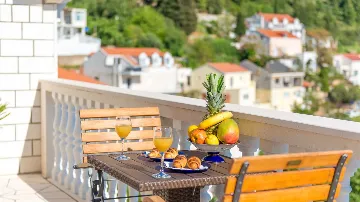 2-Bedroom Apartment with Sea Views in Dubrovnik