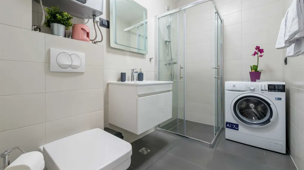 2-Bedroom Apartment with Balconies in Dubrovnik