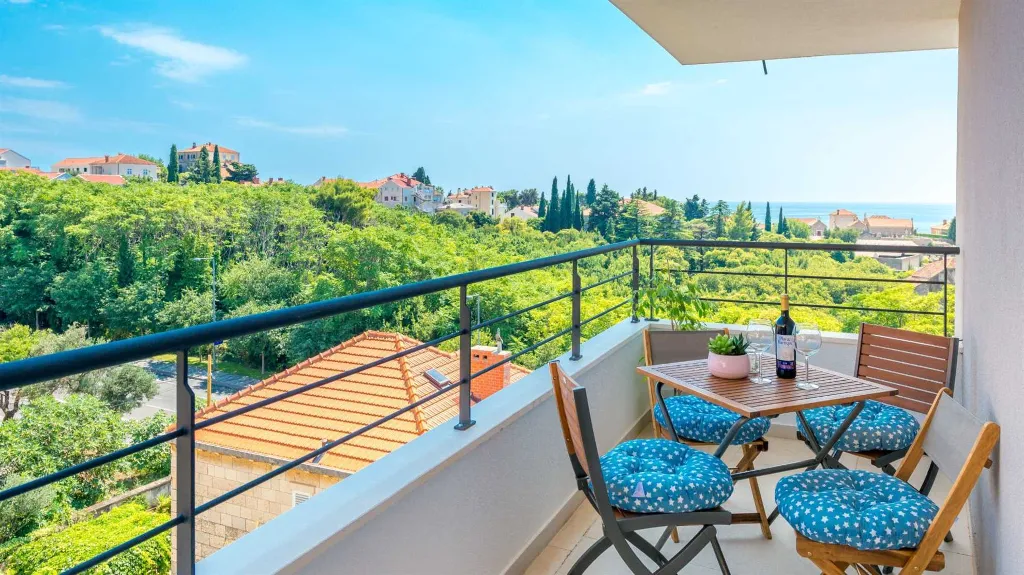 2-Bedroom Apartment with Balconies in Dubrovnik