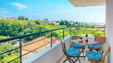 2-Bedroom Apartment with Balconies in Dubrovnik