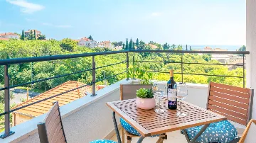 2-Bedroom Apartment with Balconies in Dubrovnik