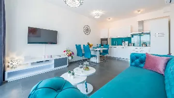 2-Bedroom Apartment with Balconies in Dubrovnik