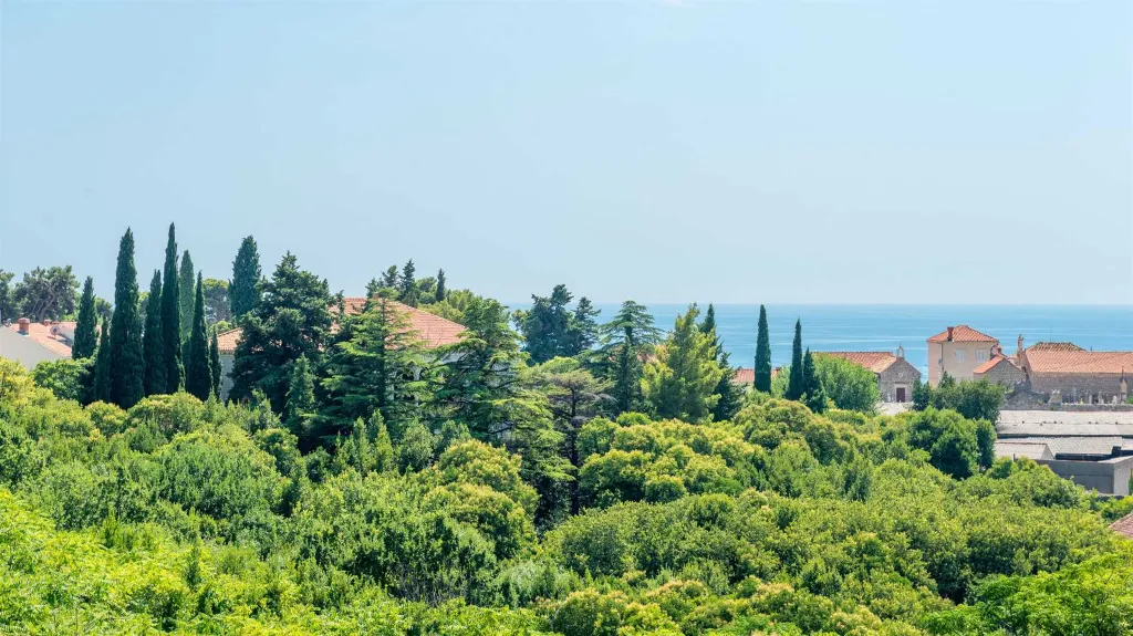 2-Bedroom Apartment with Balconies in Dubrovnik
