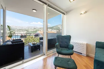 Dubrovnik Two-Bedroom Apartment with Balcony