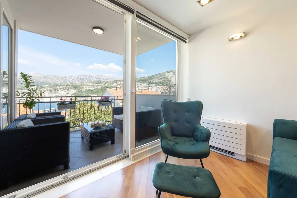 Dubrovnik Two-Bedroom Apartment with Balcony