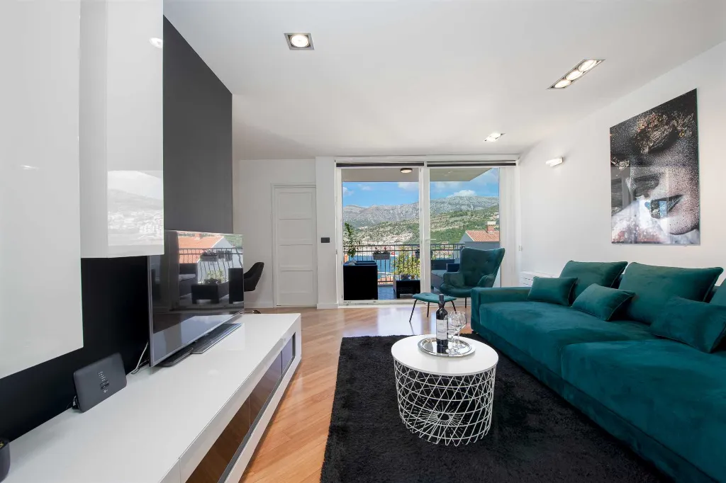 Dubrovnik Two-Bedroom Apartment with Balcony