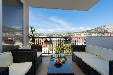 Dubrovnik Two-Bedroom Apartment with Balcony