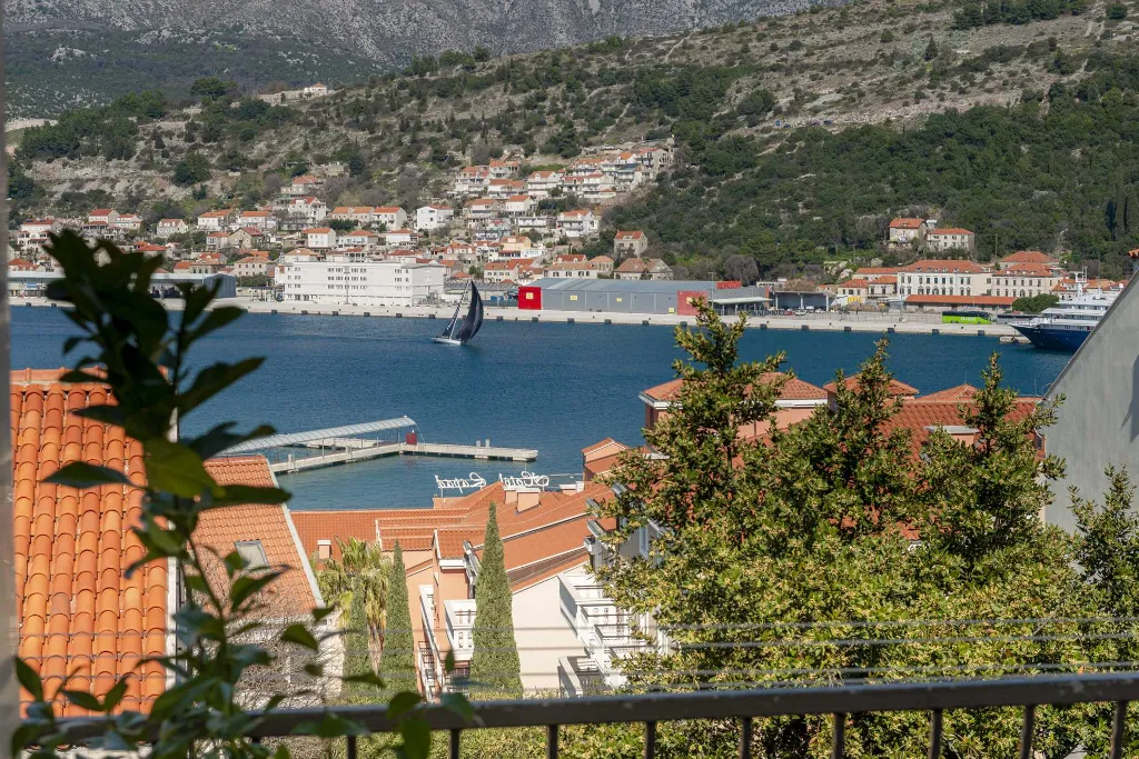 Dubrovnik Two-Bedroom Apartment with Balcony