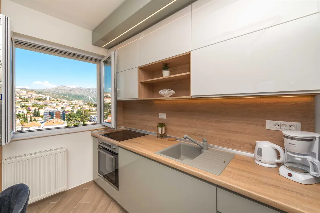 2-Bedroom Apartment with Sea & Garden Views in Dubrovnik