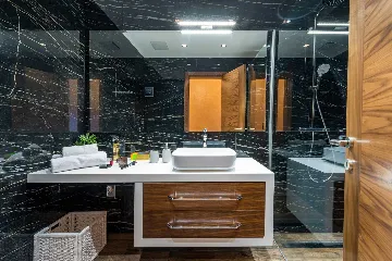 Dubrovnik 2-Bedroom Apartment with Sea View Balcony