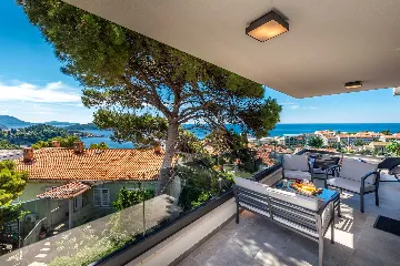 Dubrovnik 2-Bedroom Apartment with Sea View Balcony