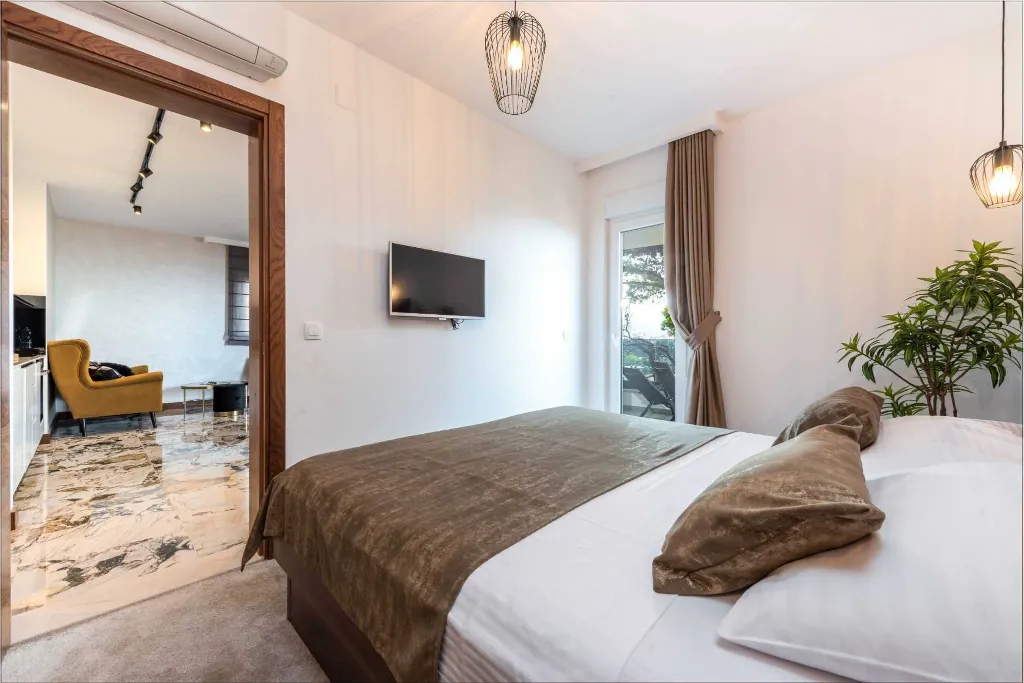 Dubrovnik 2-Bedroom Apartment with Sea View Balcony