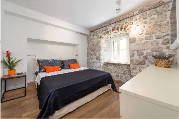 Dubrovnik Two-Bedroom Apartment for 4 Guests