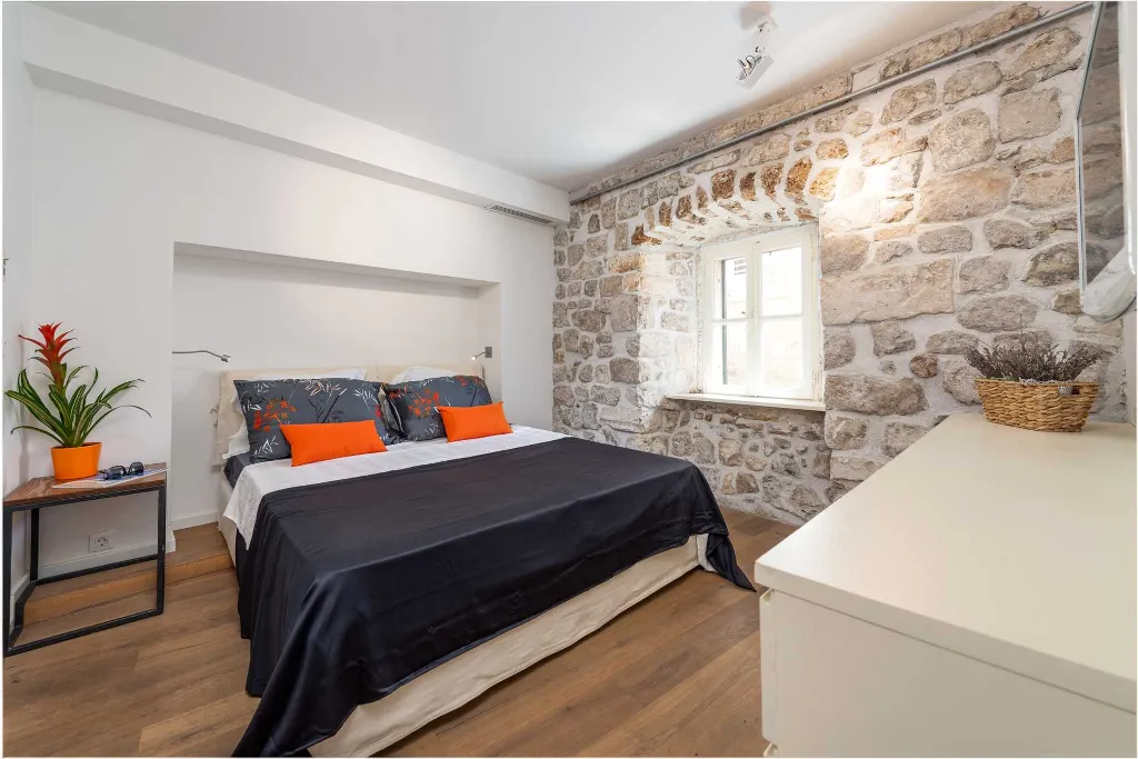 Dubrovnik Two-Bedroom Apartment for 4 Guests