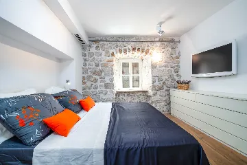 Dubrovnik Two-Bedroom Apartment for 4 Guests
