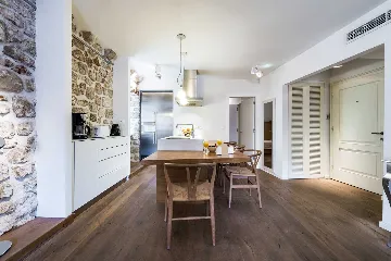 Dubrovnik Two-Bedroom Apartment for 4 Guests