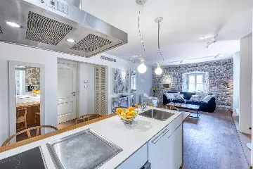 Dubrovnik Two-Bedroom Apartment for 4 Guests