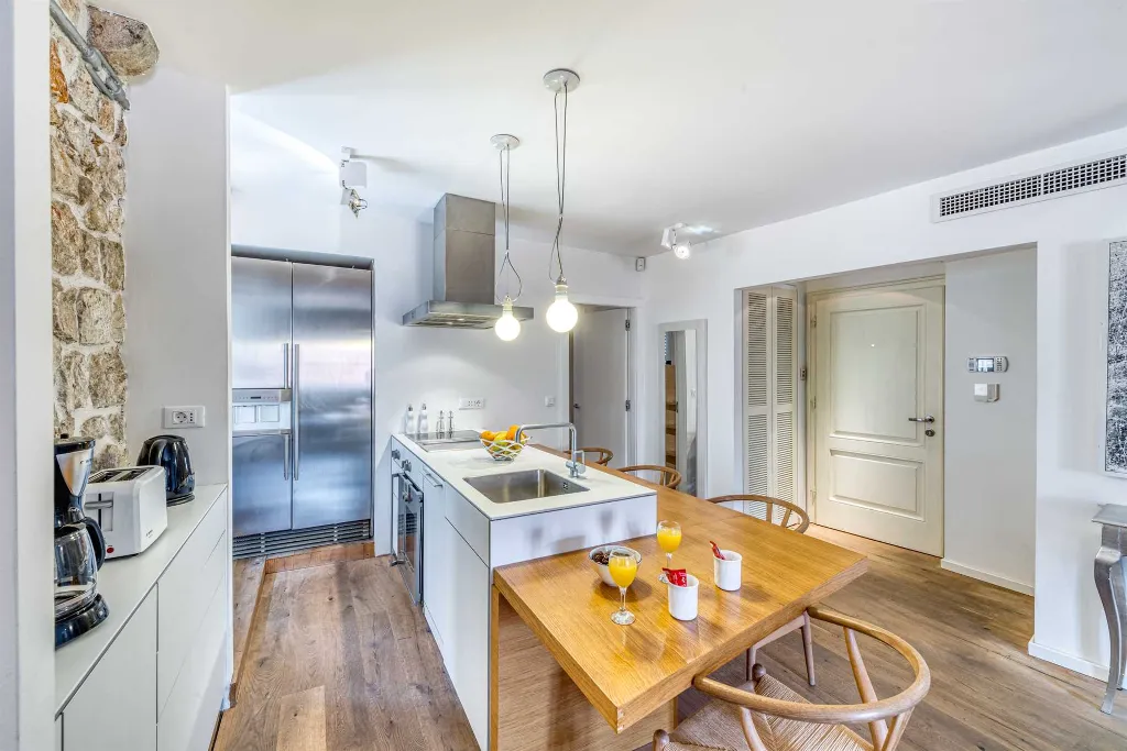 Dubrovnik Two-Bedroom Apartment for 4 Guests