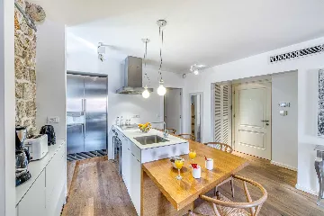 Dubrovnik Two-Bedroom Apartment for 4 Guests