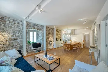 Dubrovnik Two-Bedroom Apartment for 4 Guests