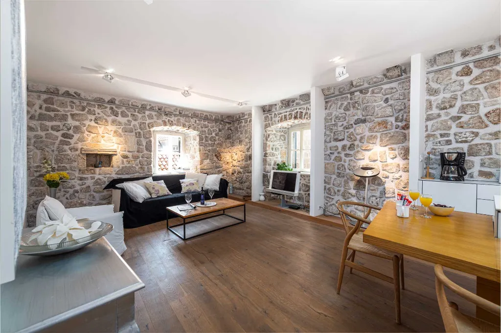 Dubrovnik Two-Bedroom Apartment for 4 Guests
