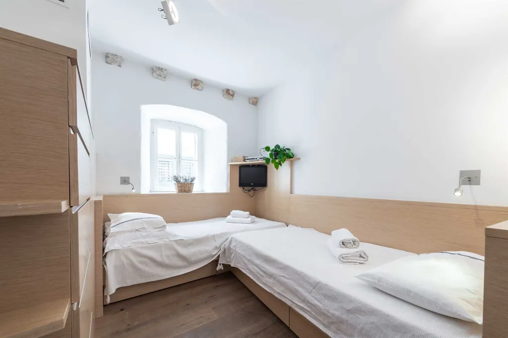 Dubrovnik Two-Bedroom Apartment for 4 Guests