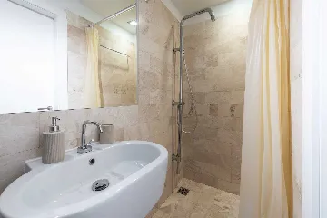 Dubrovnik Two-Bedroom Apartment for 4 Guests