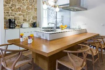 Dubrovnik Two-Bedroom Apartment for 4 Guests