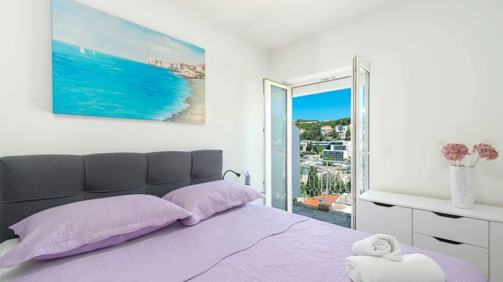 Dubrovnik Apartment with Balcony Sea View for 4