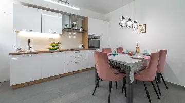 Dubrovnik Apartment with Balcony Sea View for 4