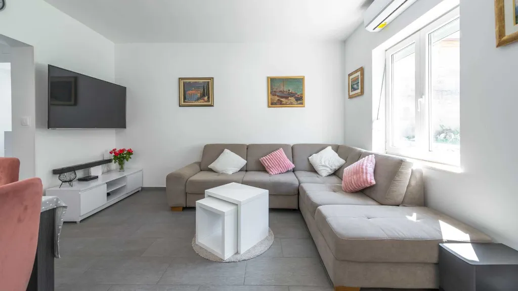 Dubrovnik Apartment with Balcony Sea View for 4