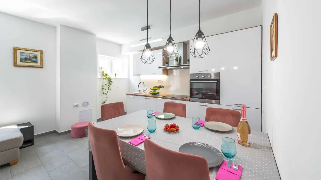 Dubrovnik Apartment with Balcony Sea View for 4
