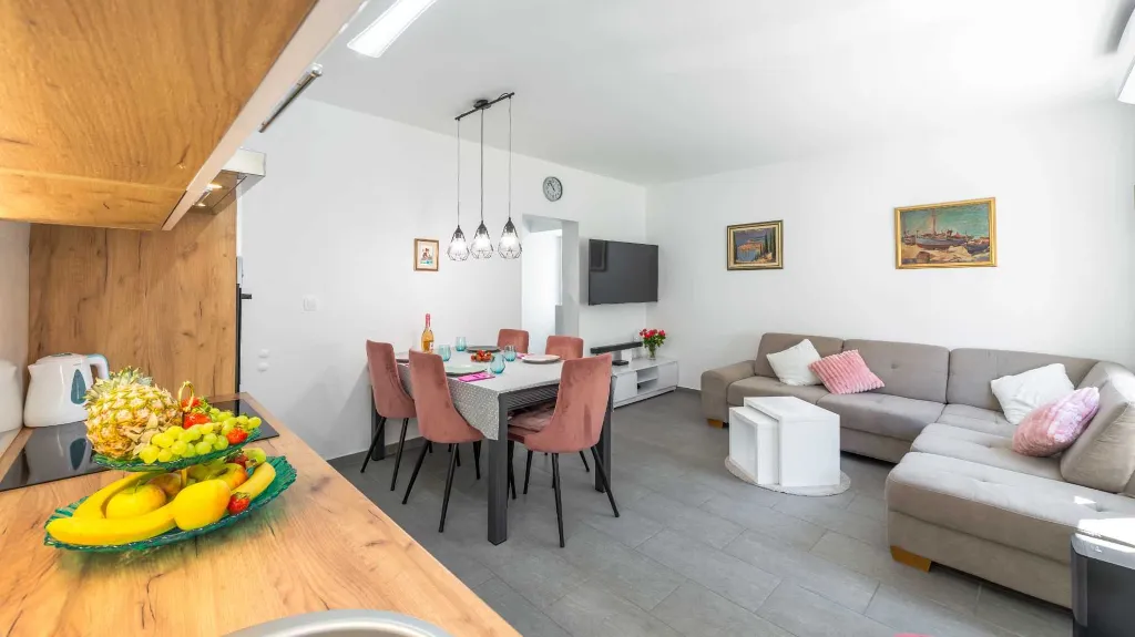 Dubrovnik Apartment with Balcony Sea View for 4