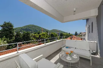 Two-Bedroom Apartment with Terrace (4 Guests)