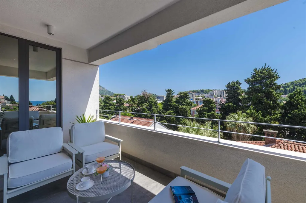 Two-Bedroom Apartment with Terrace (4 Guests)