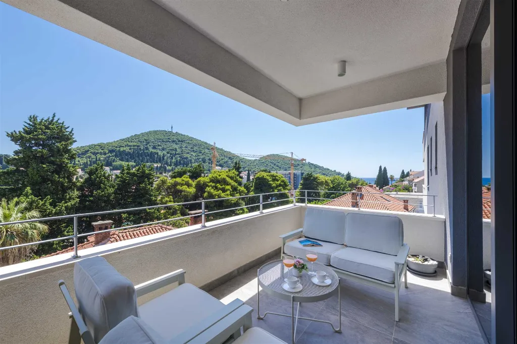 Two-Bedroom Apartment with Terrace (4 Guests)