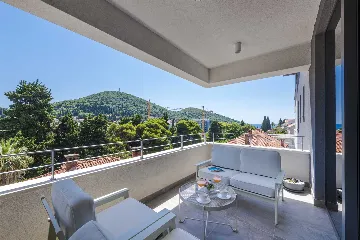 Two-Bedroom Apartment with Terrace (4 Guests)