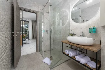 Two-Bedroom Apartment with Terrace (4 Guests)